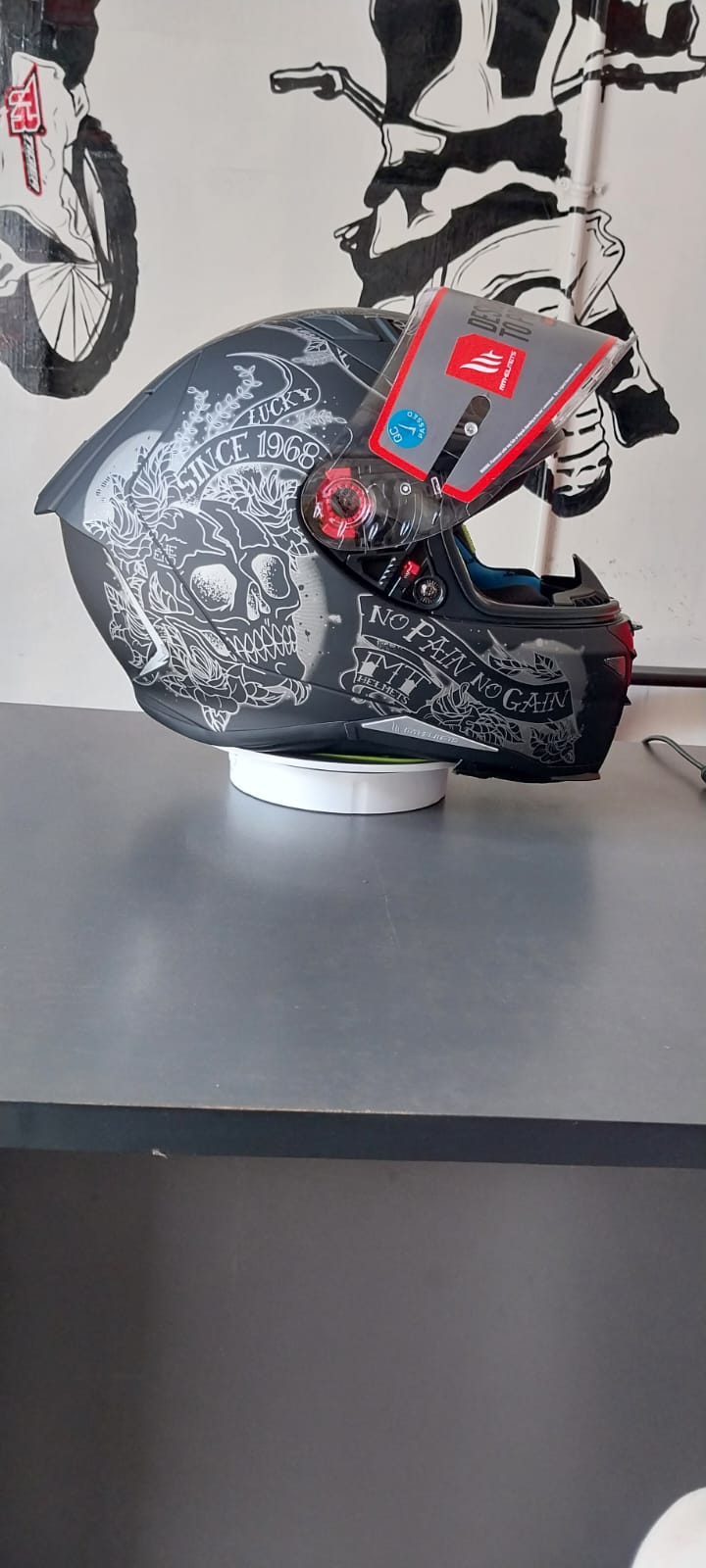 MT Revenge 2 Helmet( Skull & Roses)