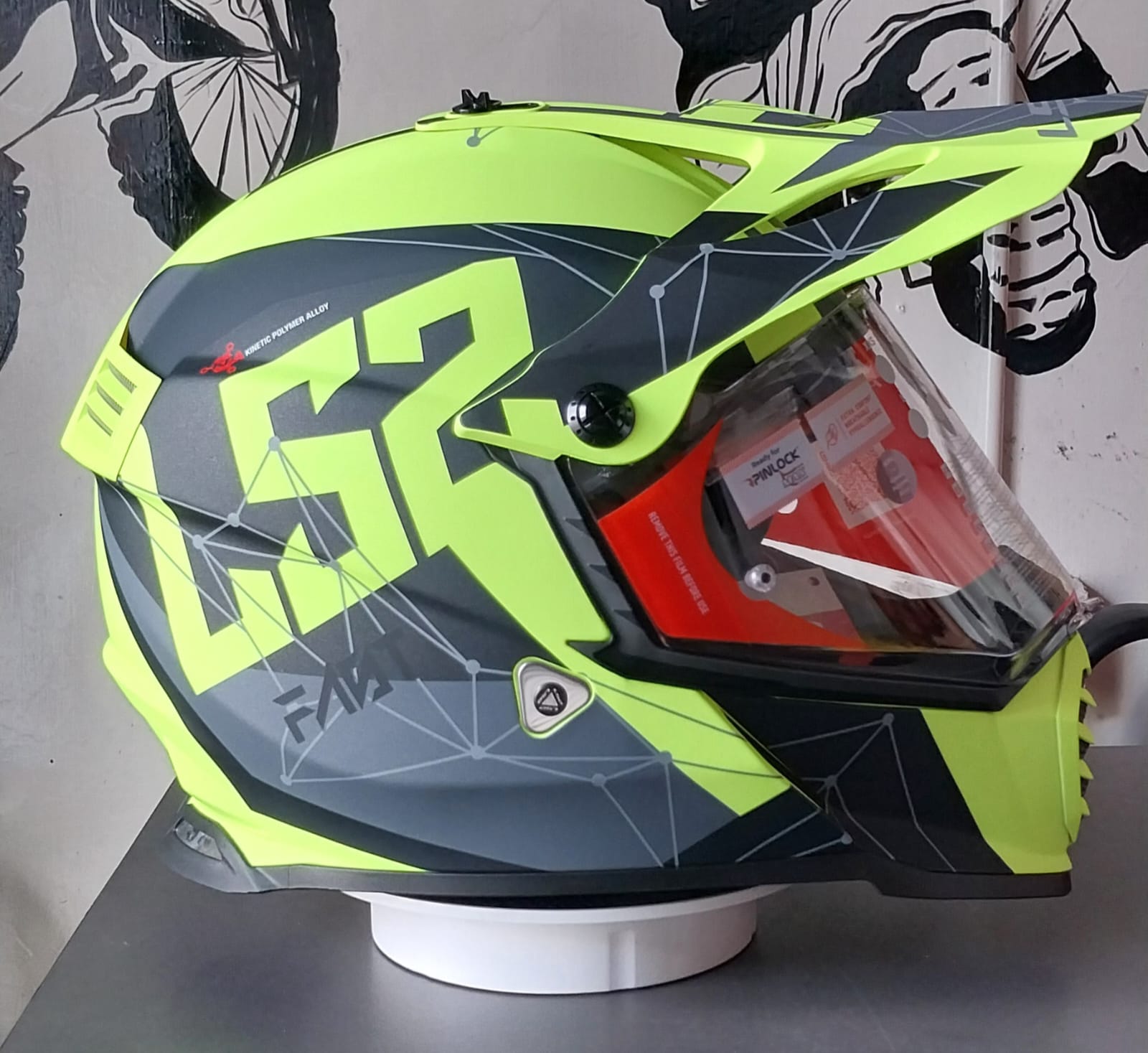 Pioneer Green black right.jpg