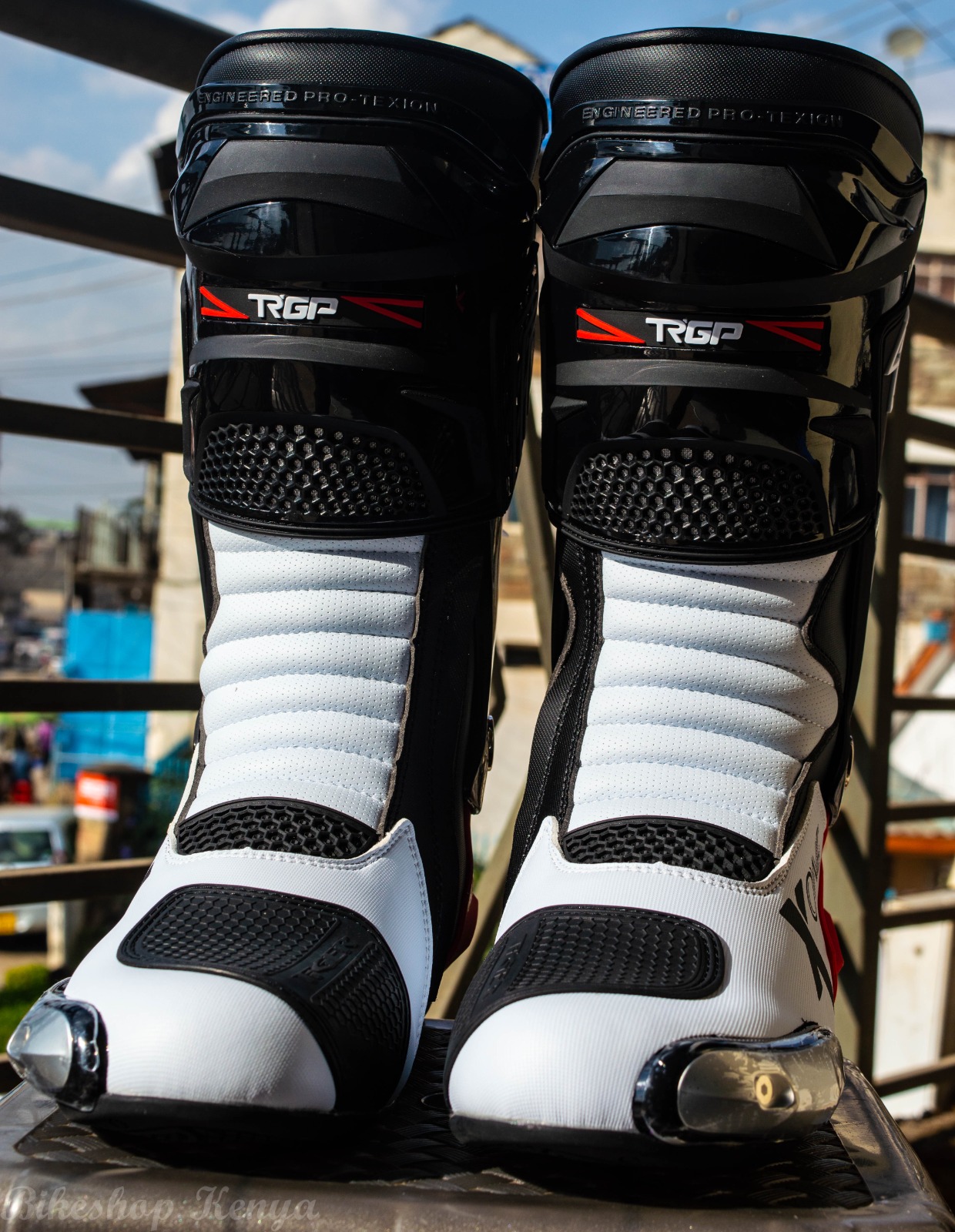 tr-racing-boot-x-one-19-03-41-ww.jpg