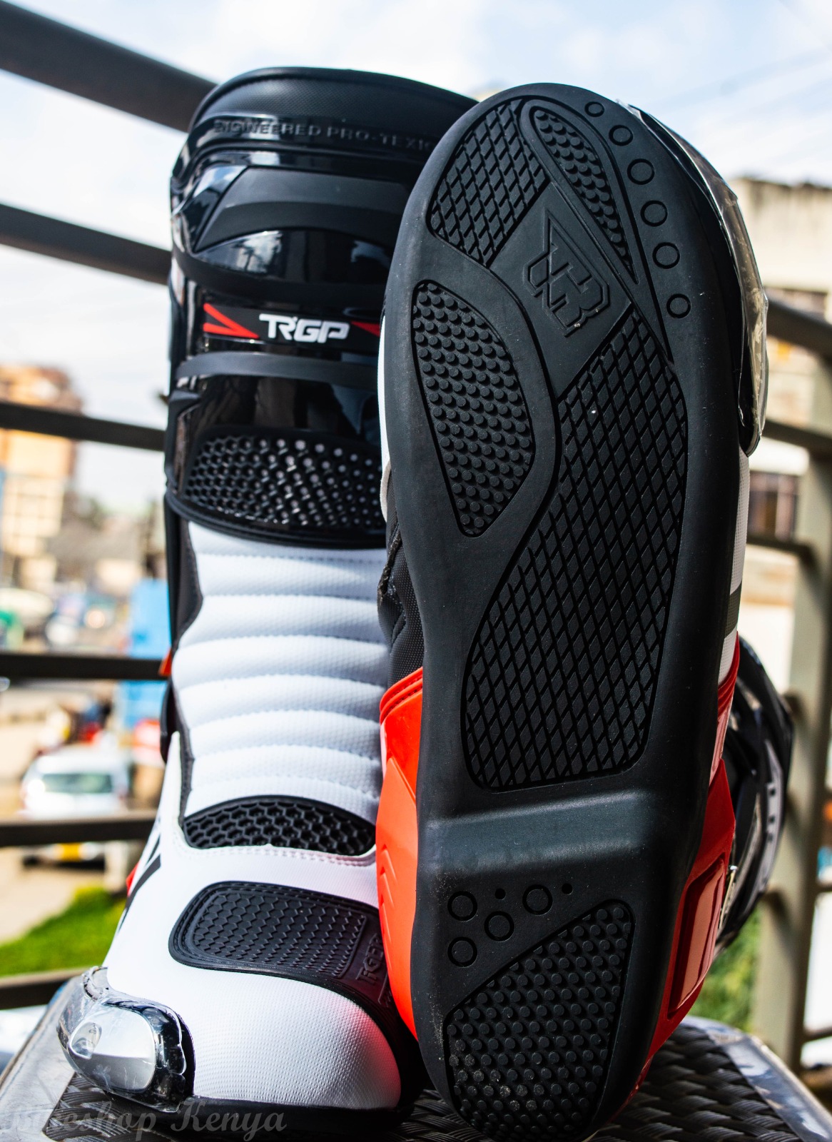 tr-racing-boot-x-one-19-03-42-xz.jpg